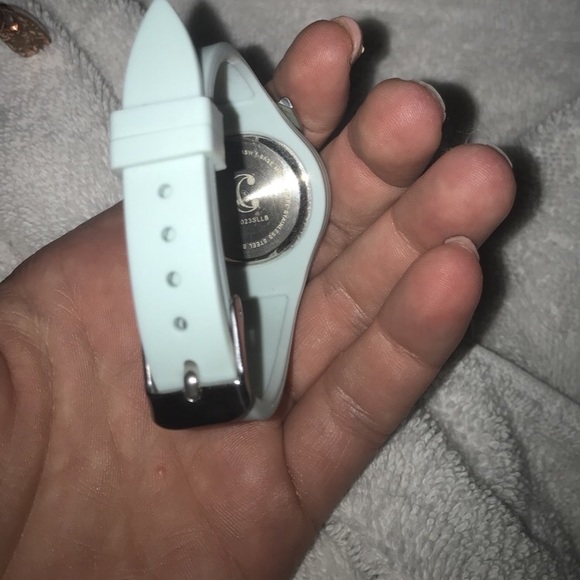 Adorable Cat-face watch. - Picture 2 of 3